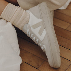 V-10 B-MESH WHITE NATURAL PIERRE