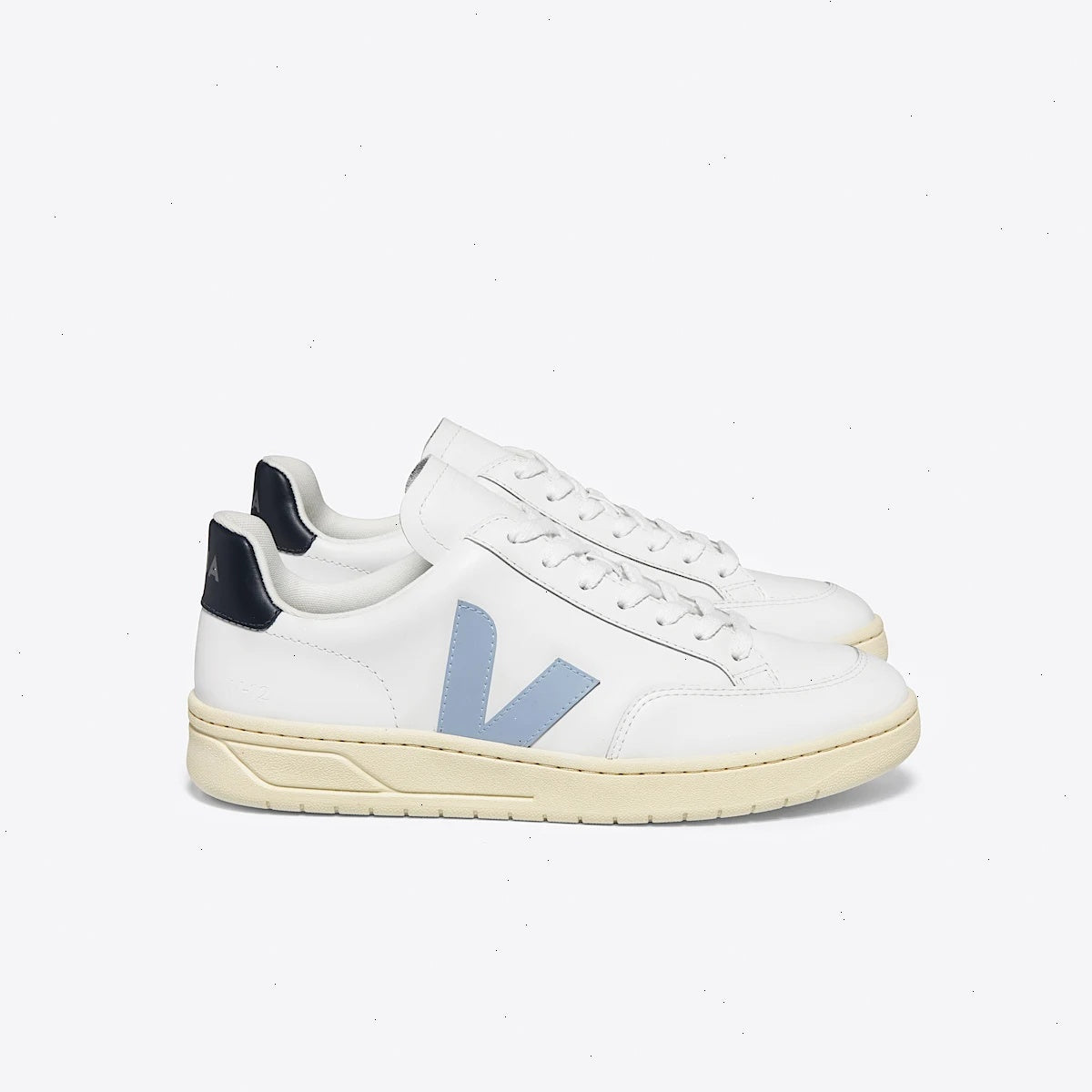 V-12 LEATHER WHITE STEEL NAUTICO